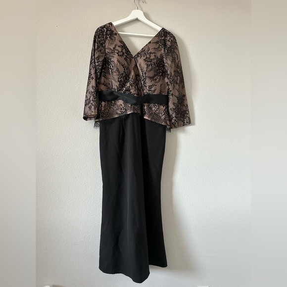 JS Collection Women's V Neck Lace Peplum Gown - Picture 2 of 6